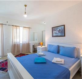 2 Bedroom Apartment with 2 Shared Pools, sleeps 4